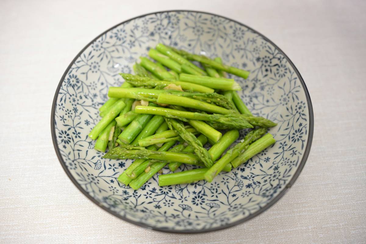 A beautifully plated grilled asparagus dish with lemon and Parmesan.