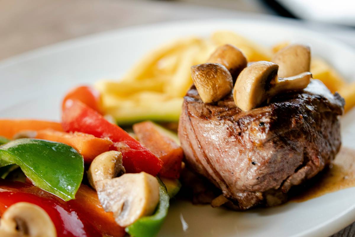 Infographic showing different cuts of beef and their uses