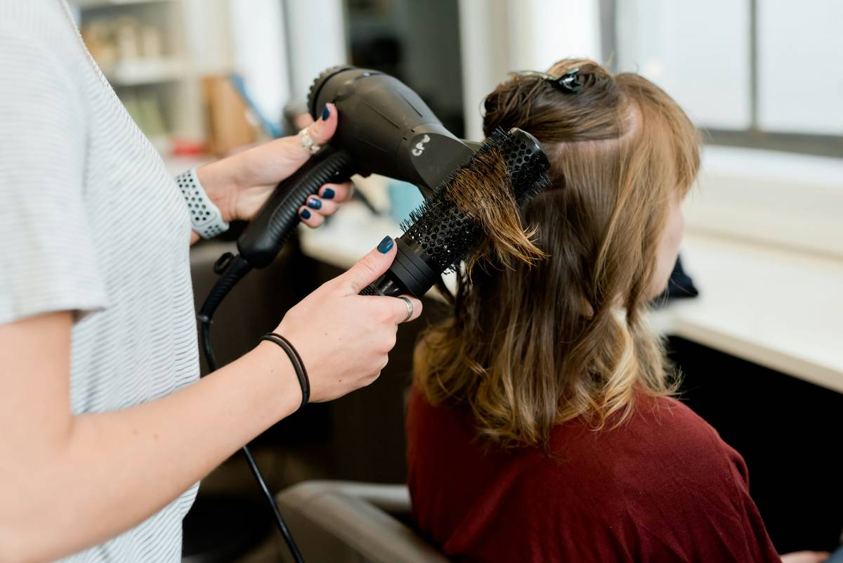 Professional Hair Relaxing: 7 Proven Tips to Avoid Painful Mistakes